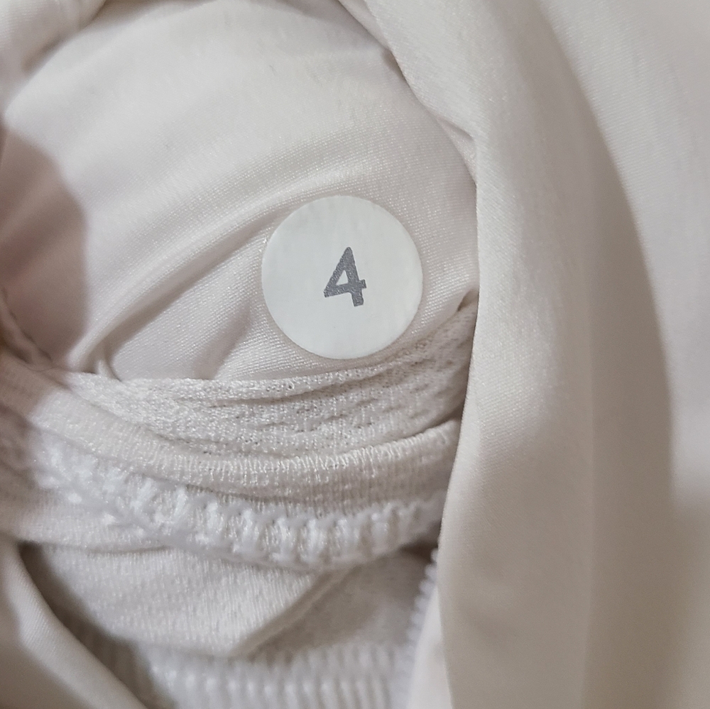 Lululemon Run For Cold Thermo-regulating Reflective Active Jacket in White Sz 4 - Picture 10 of 16